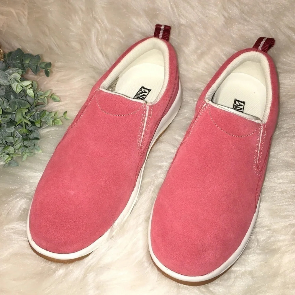 LANDS’ END Sz 6 1/2 Coral Suede Loafers